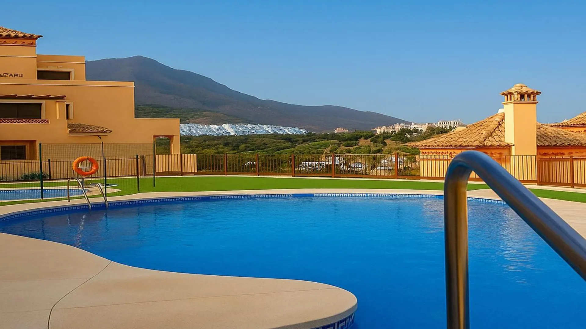 Dona Lucia Resort- Between Mountain And Sea Estepona Apartmán
